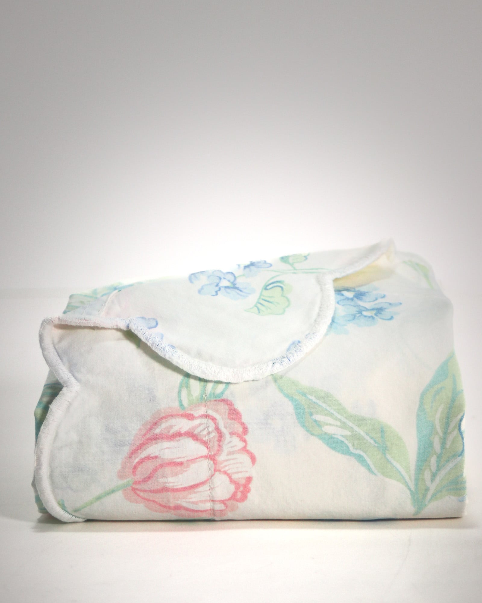 Yves Delorme Luxembourg Palais Royal Floral envelope sham front view neatly folded scalloped edge folded over